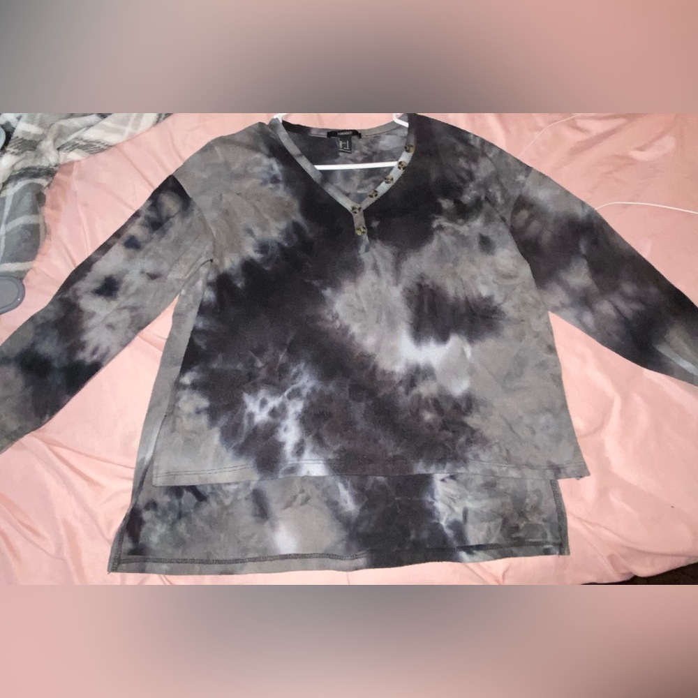 sweater - Picture 2 of 3